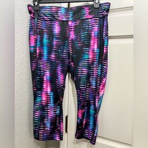 Xersion fitted capri active leggings